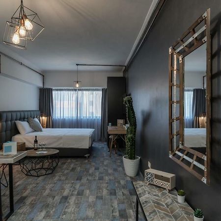 Superb Industrial Style Lodge Heart Of Athens Exterior photo