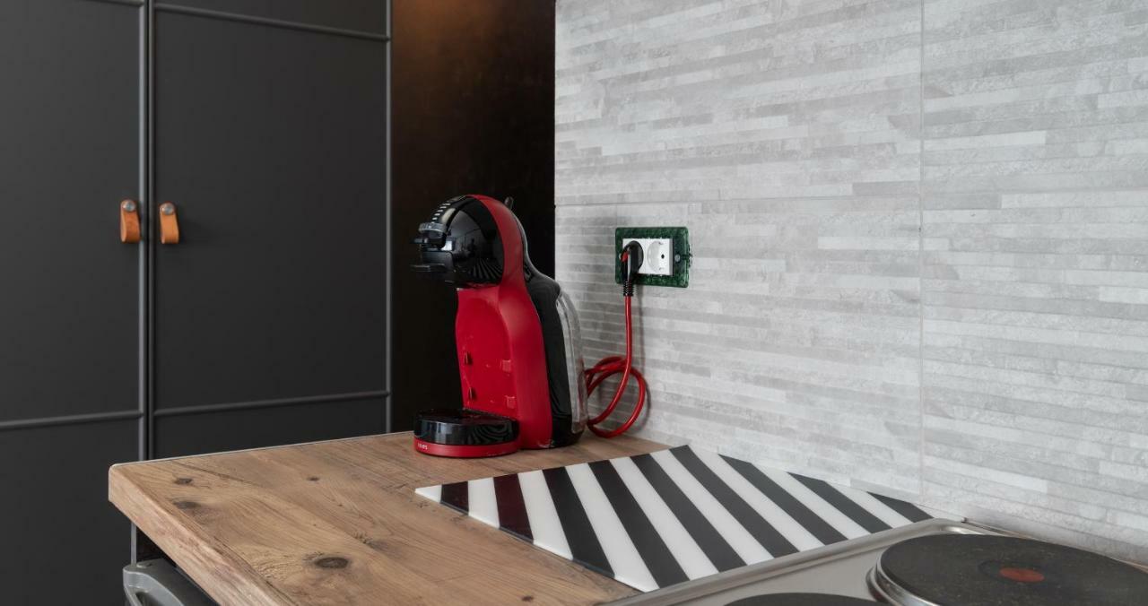 Superb Industrial Style Lodge Heart Of Athens Exterior photo