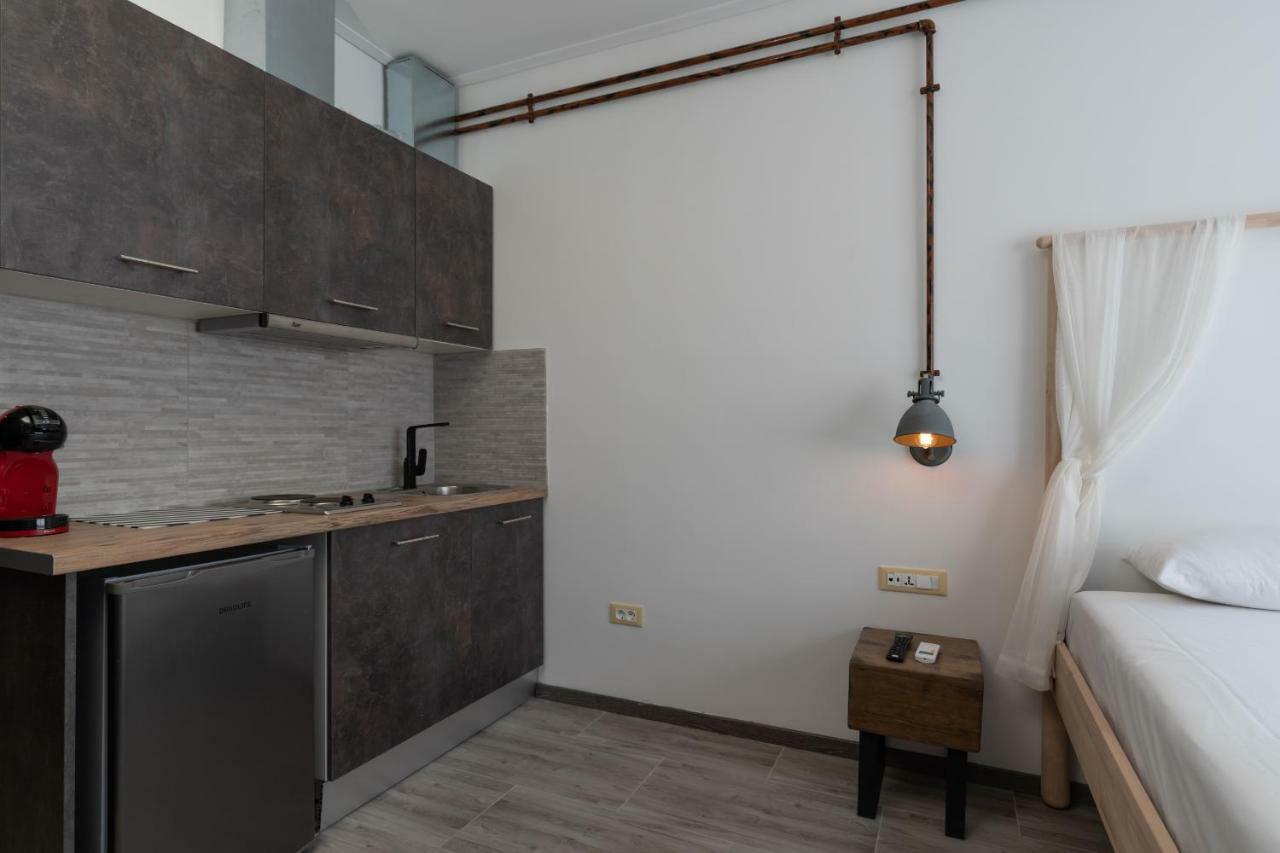 Superb Industrial Style Lodge Heart Of Athens Exterior photo